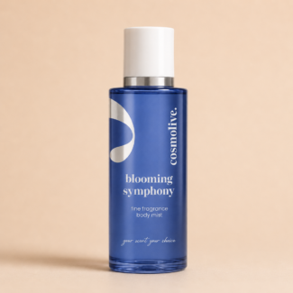 Син Cosmolive Blooming Symphony body mist 250 мл с елегантен минималистичен дизайн и флорален аромат за ежедневна свежест.